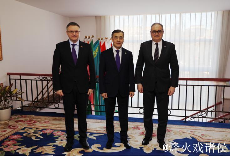 梅努经纪人将与那不勒斯进行新一轮会谈，斯基拉透露。