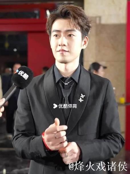 王昶因最佳着装奖引发热议 王昶因最佳着装奖引发热议