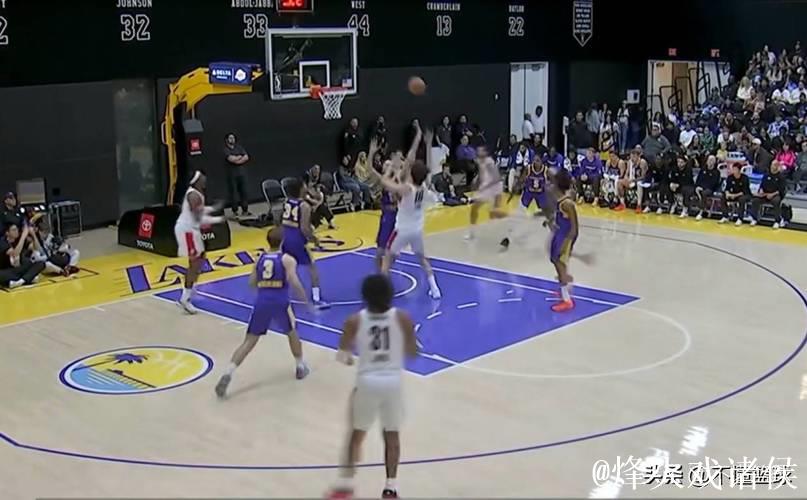 雷蒙出战21分钟,高效砍下9分3篮板1助攻1盖帽 雷蒙出战21分钟,高效砍下9分3篮板1助攻1盖帽